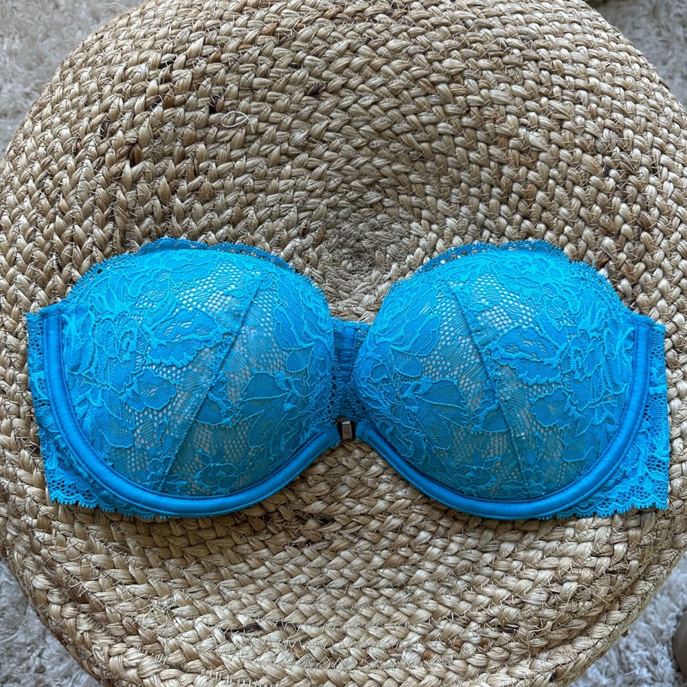 Elegant Aqua Blue Lace Victoria’s Secret Bra